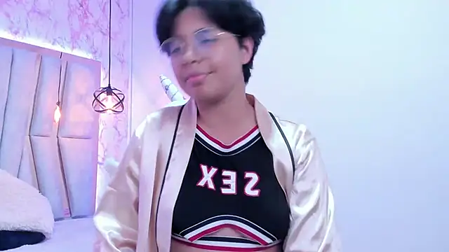 Emmapark  online show from March 8, 2025, 9:08 pm