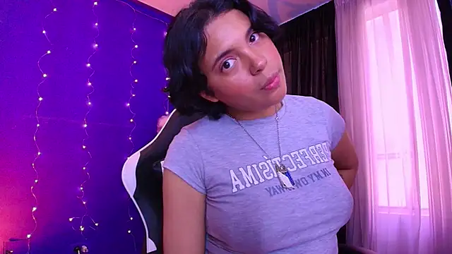 Emmapark  online show from January 9, 2026, 7:15 pm