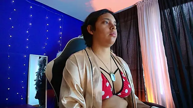 Emmapark  online show from January 11, 2026, 6:35 pm