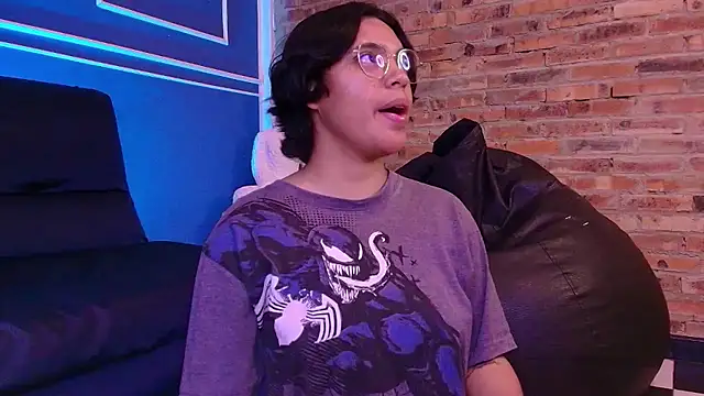 Emmapark  online show from January 18, 2026, 4:11 pm