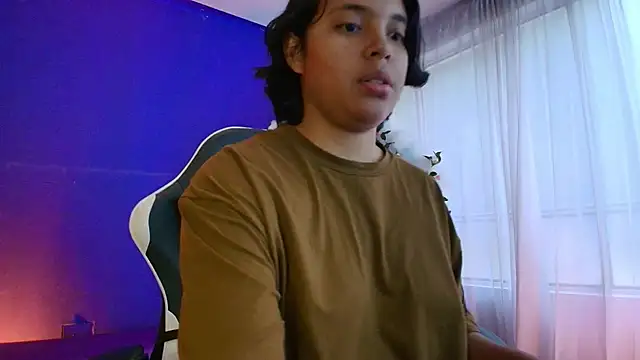 Emmapark  online show from March 15, 2026, 6:36 pm