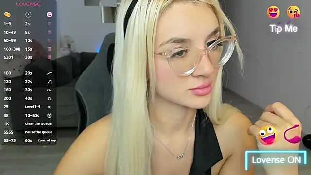 LovelyBianca online show from October 18, 2025, 8:53 pm