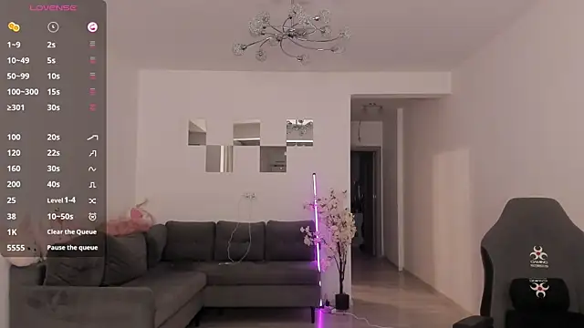 LovelyBianca online show from April 9, 2026, 8:58 pm