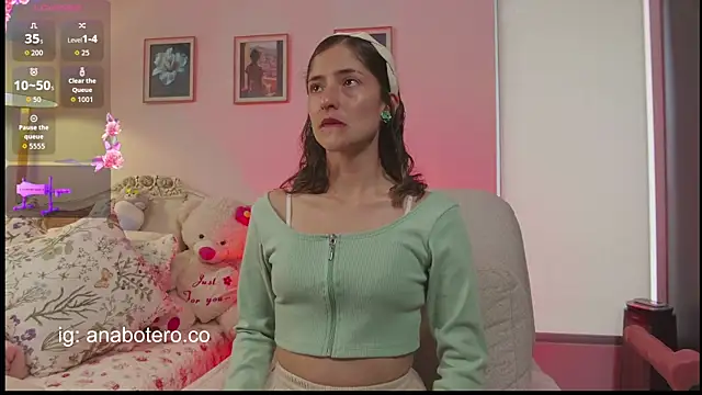 KittyAna online show from November 11, 2025, 7:36 pm