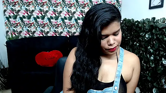 Snapshot of Wendy_Hot_ chatting on February 12, 2025, 7:23 am Wendy Hot online show from February 12, 2025, 7:23 am