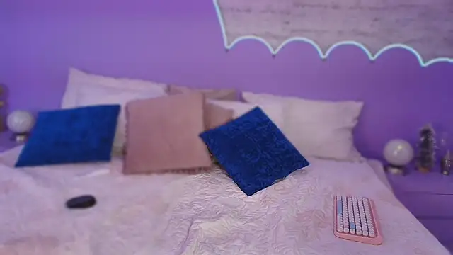 Giaa Ross online show from February 12, 2026, 7:42 pm