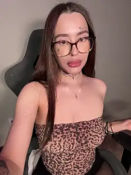 fuckdoll 18 online show from February 27, 2026, 2:06 pm