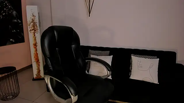 CharlotteCox  online show from January 30, 2025, 11:55 am