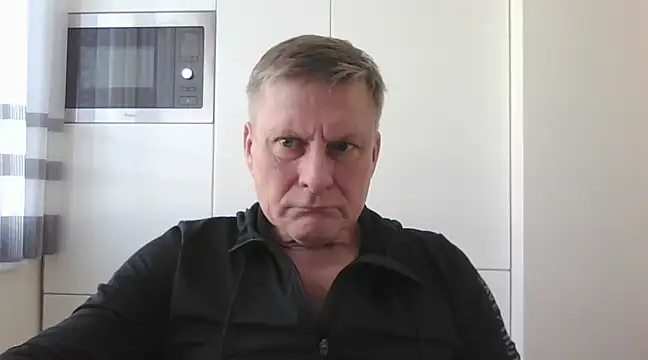 Snapshot of johnnym1 chatting on March 7, 2025, 10:02 am johnnym1 online show from March 7, 2025, 10:02 am