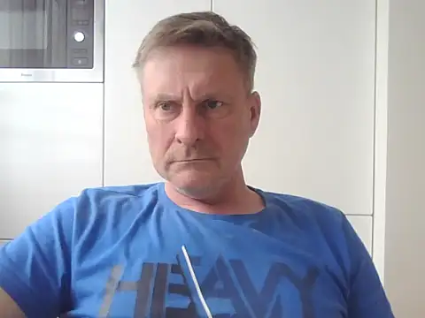 Snapshot of johnnym1 chatting on March 12, 2025, 1:40 pm johnnym1 online show from March 12, 2025, 1:40 pm