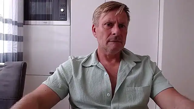 Snapshot of johnnym1 chatting on October 24, 2025, 10:22 am johnnym1 online show from October 24, 2025, 10:22 am