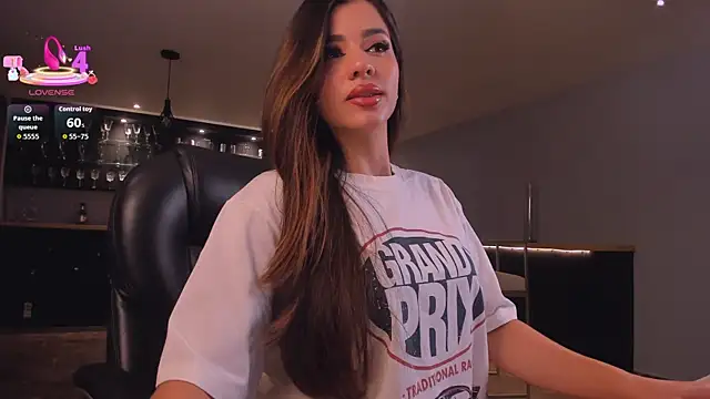 RoxanneHill  online show from September 13, 2025, 11:32 am