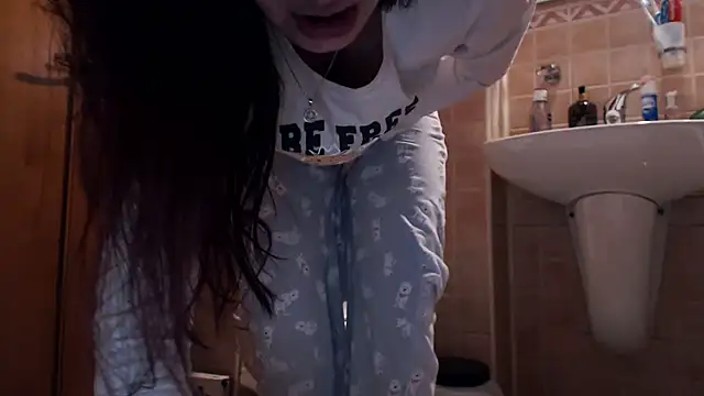 LovelyAndraGirl online show from May 2, 2026, 2:44 pm