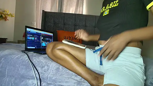 t-NaughtyLicia online show from January 6, 2026, 6:28 am