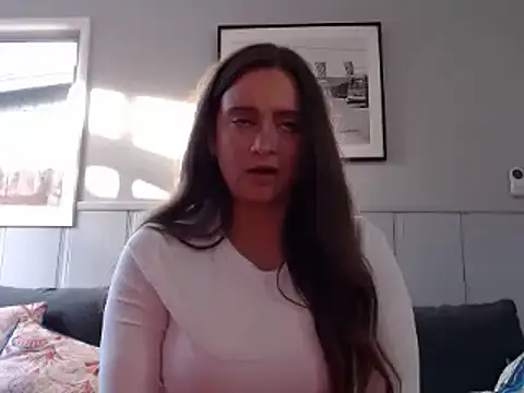 Sophie Raegan online show from March 7, 2025, 2:56 pm