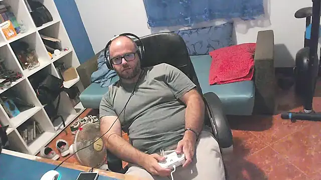Snapshot of ravingr4d4 chatting on September 18, 2025, 8:33 pm ravingr4d4 online show from September 18, 2025, 8:33 pm