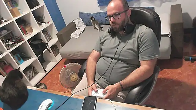 Snapshot of ravingr4d4 chatting on October 1, 2025, 8:48 pm ravingr4d4 online show from October 1, 2025, 8:48 pm