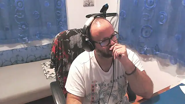 Snapshot of ravingr4d4 chatting on October 2, 2025, 10:28 pm ravingr4d4 online show from October 2, 2025, 10:28 pm