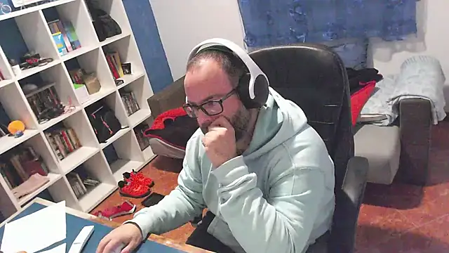 ravingr4d4 online show from December 3, 2025, 12:29 am