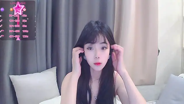 Snapshot of Duludulu_007 chatting on February 13, 2025, 5:37 am Duludulu 007 online show from February 13, 2025, 5:37 am