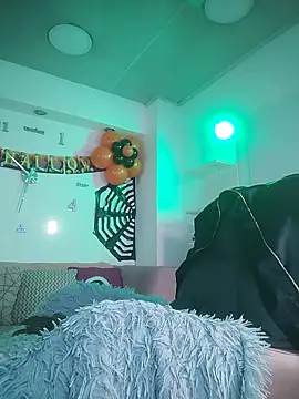 CaroFisher online show from October 8, 2025, 5:32 pm