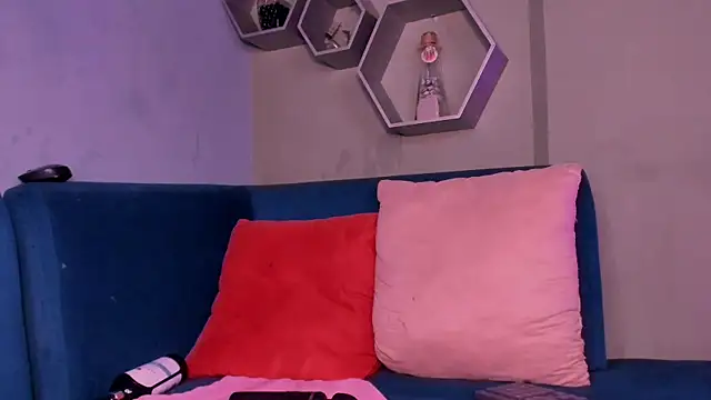 Snapshot of Sussy_Bell01 chatting on February 27, 2025, 3:04 am Sussy Bell01 online show from February 27, 2025, 3:04 am