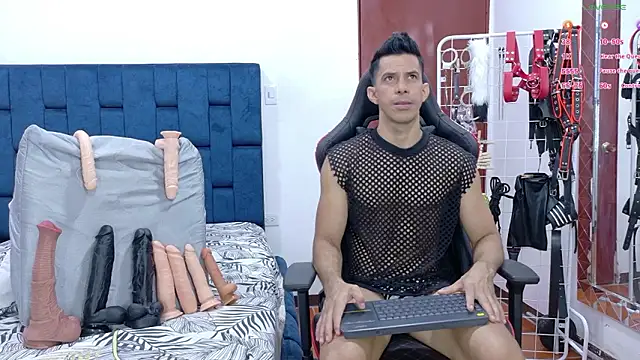 JoseRumbero26 online show from February 1, 2026, 11:47 pm