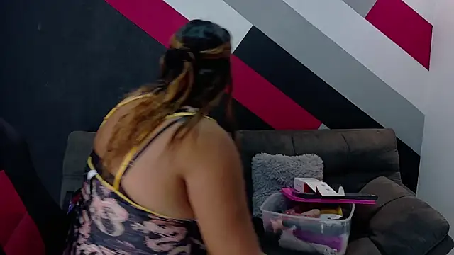 I am yours- online show from November 1, 2025, 11:45 am