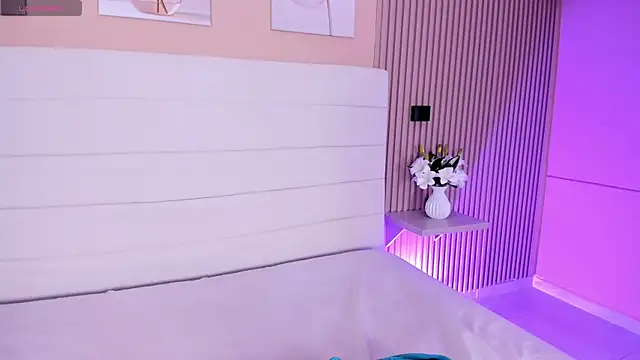 Lilly 2809  online show from April 8, 2026, 4:01 am