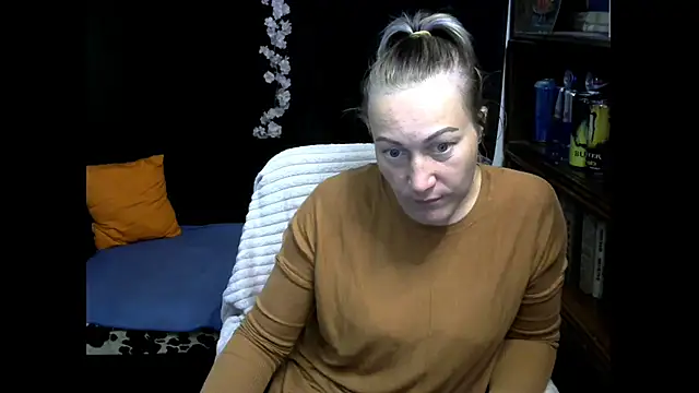 wLESLYMOSw online show from September 16, 2025, 6:47 am