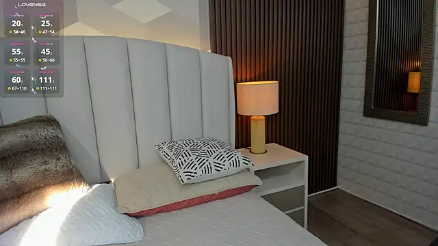 Julietasantos   online show from March 12, 2025, 9:35 pm