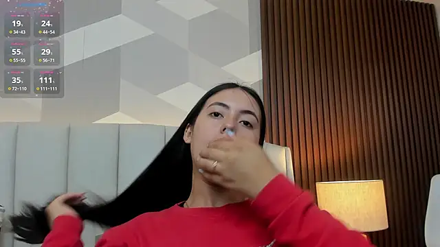 Julietasantos   online show from April 16, 2026, 6:41 pm