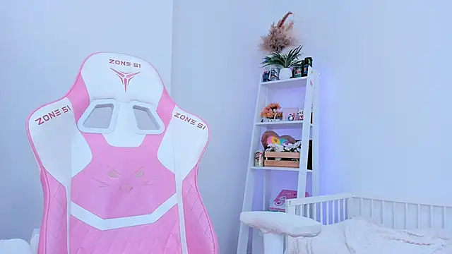 Snapshot of Lily_Young chatting on March 18, 2025, 6:46 am Lily Young online show from March 18, 2025, 6:46 am