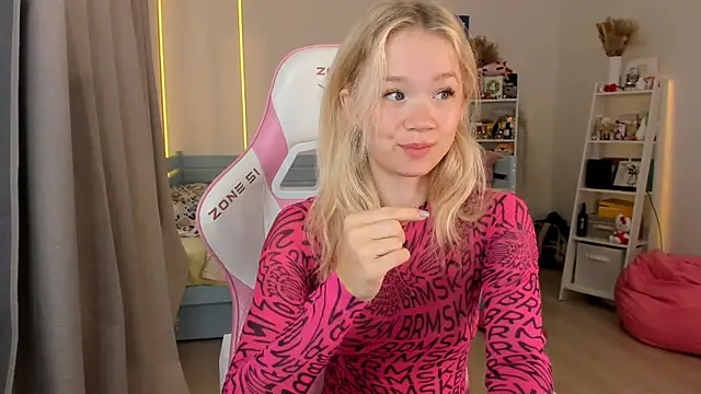 Snapshot of Lily_Young chatting on October 8, 2025, 4:54 am Lily Young online show from October 8, 2025, 4:54 am