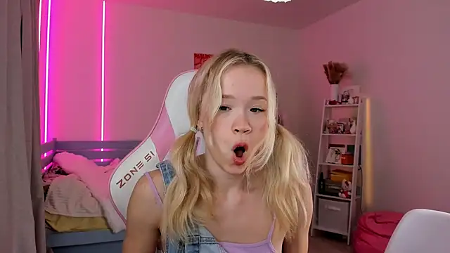 Snapshot of Lily_Young chatting on October 17, 2025, 4:26 am Lily Young online show from October 17, 2025, 4:26 am