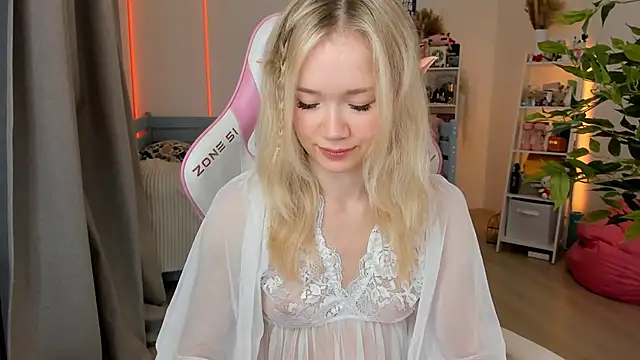 Snapshot of Lily_Young chatting on October 22, 2025, 4:35 am Lily Young online show from October 22, 2025, 4:35 am