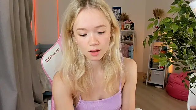 Snapshot of Lily_Young chatting on October 23, 2025, 4:23 am Lily Young online show from October 23, 2025, 4:23 am