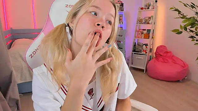 Snapshot of Lily_Young chatting on November 4, 2025, 4:55 am Lily Young online show from November 4, 2025, 4:55 am