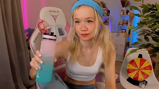 Snapshot of Lily_Young chatting on November 19, 2025, 4:56 am Lily Young online show from November 19, 2025, 4:56 am