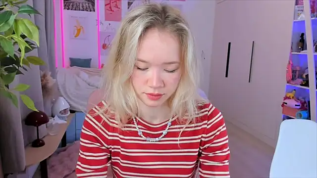 Snapshot of Lily_Young chatting on February 23, 2026, 4:54 am Lily Young online show from February 23, 2026, 4:54 am