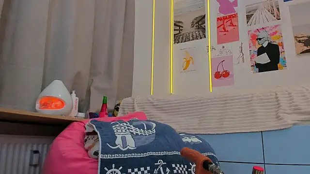 Snapshot of Lily_Young chatting on March 27, 2026, 8:26 am Lily Young online show from March 27, 2026, 8:26 am