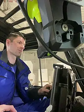 Snapshot of Ricoleckt chatting on February 19, 2025, 1:50 pm Ricoleckt online show from February 19, 2025, 1:50 pm