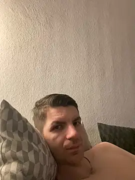 Snapshot of Ricoleckt chatting on February 27, 2025, 11:37 pm Ricoleckt online show from February 27, 2025, 11:37 pm