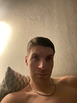 Snapshot of Ricoleckt chatting on February 28, 2025, 10:17 pm Ricoleckt online show from February 28, 2025, 10:17 pm