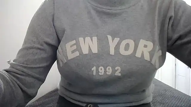 Snapshot of Luna_girlhot_ chatting on April 18, 2026, 5:39 pm Luna girlhot online show from April 18, 2026, 5:39 pm