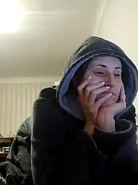 Snapshot of emeli_moon chatting on January 29, 2025, 11:35 pm emeli moon online show from January 29, 2025, 11:35 pm