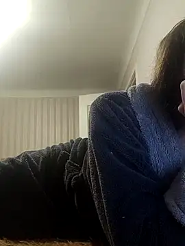 Snapshot of emeli_moon chatting on February 17, 2025, 1:36 am emeli moon online show from February 17, 2025, 1:36 am