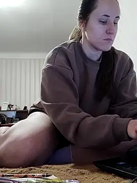 Snapshot of emeli_moon chatting on October 17, 2025, 12:19 pm emeli moon online show from October 17, 2025, 12:19 pm