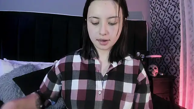 Adeelinee online show from March 28, 2026, 8:19 pm