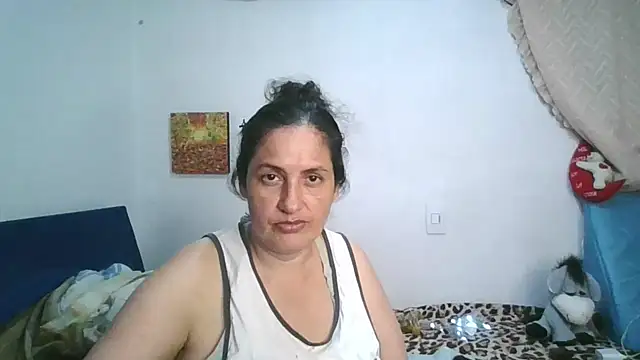 ximenajimenez online show from April 13, 2026, 11:32 pm